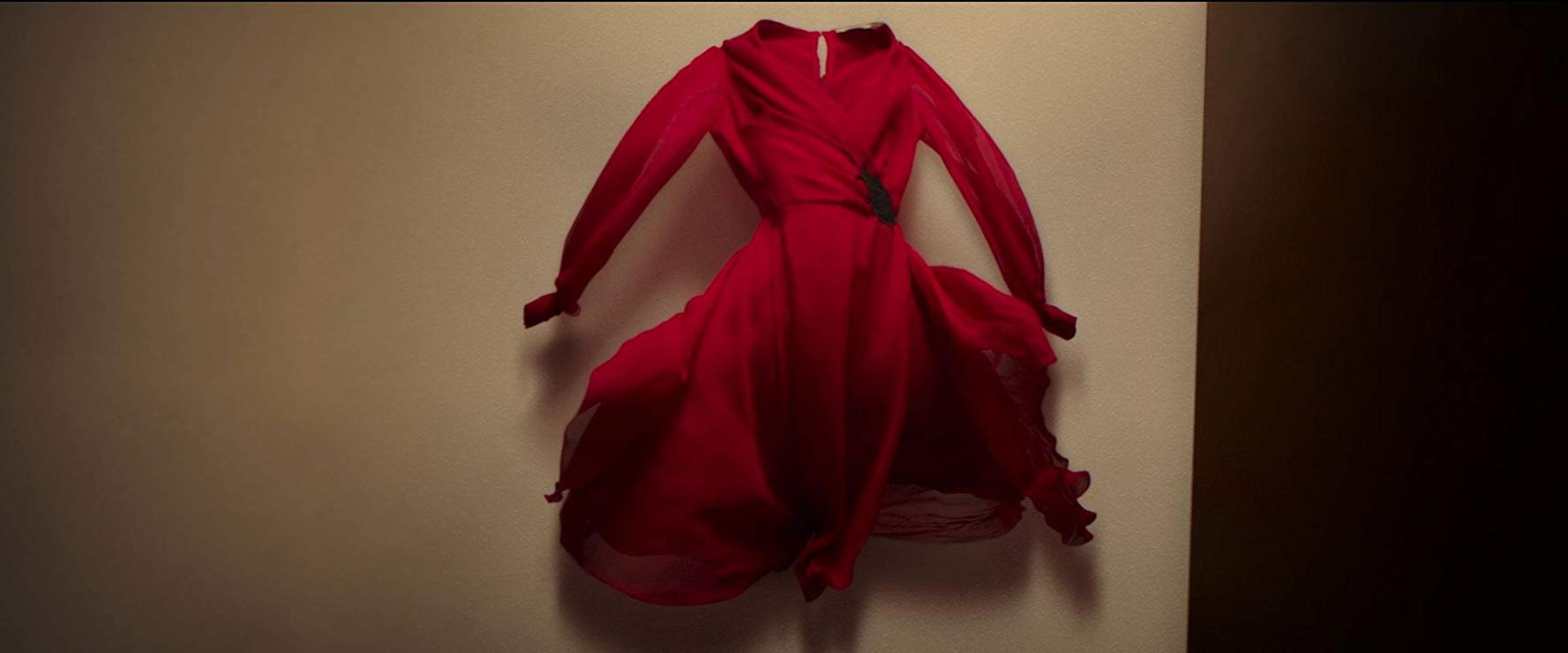Slipping Back Into Peter Strickland's 'In Fabric' Hitting Theaters in  December - iHorror